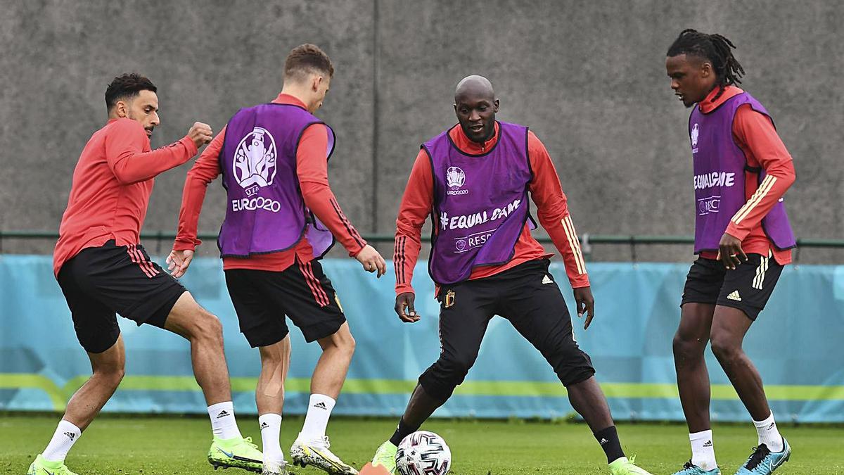 Lukaku, de cara, durante el entrenamiento de ayer de la selección belga.  | EUROPA PRESS