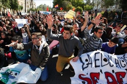 Los estudiantes defienden en las calles de Murcia la educación pública