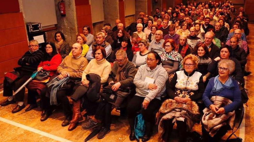 Público asistente a la conferencia coloquio de Club FARO. // J. Lores