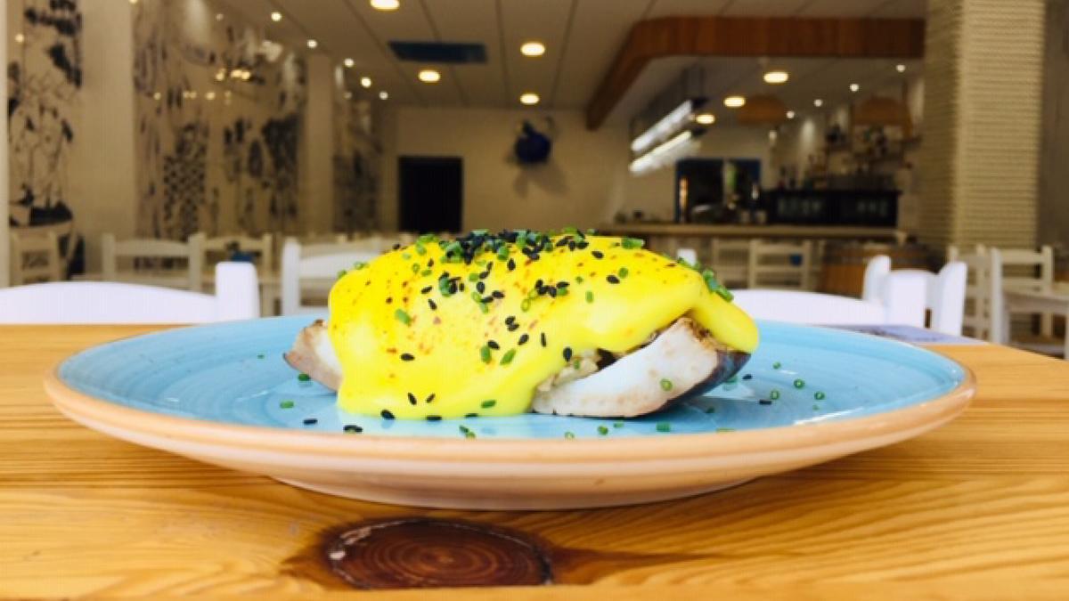 &quot;Berenjena rellena de codorniz con bechamel&quot;, de la Taberna La Maka. Ganador a la tapa más popular en la Ruta de la Tapa 2020.