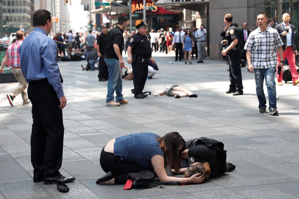 Un coche atropella a una multitud en Times Square