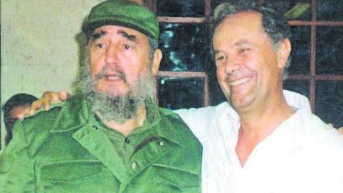 Gabriel Escarrer abraçat a Fidel Castro, que l’anomenava en la intimitat «Escarré»