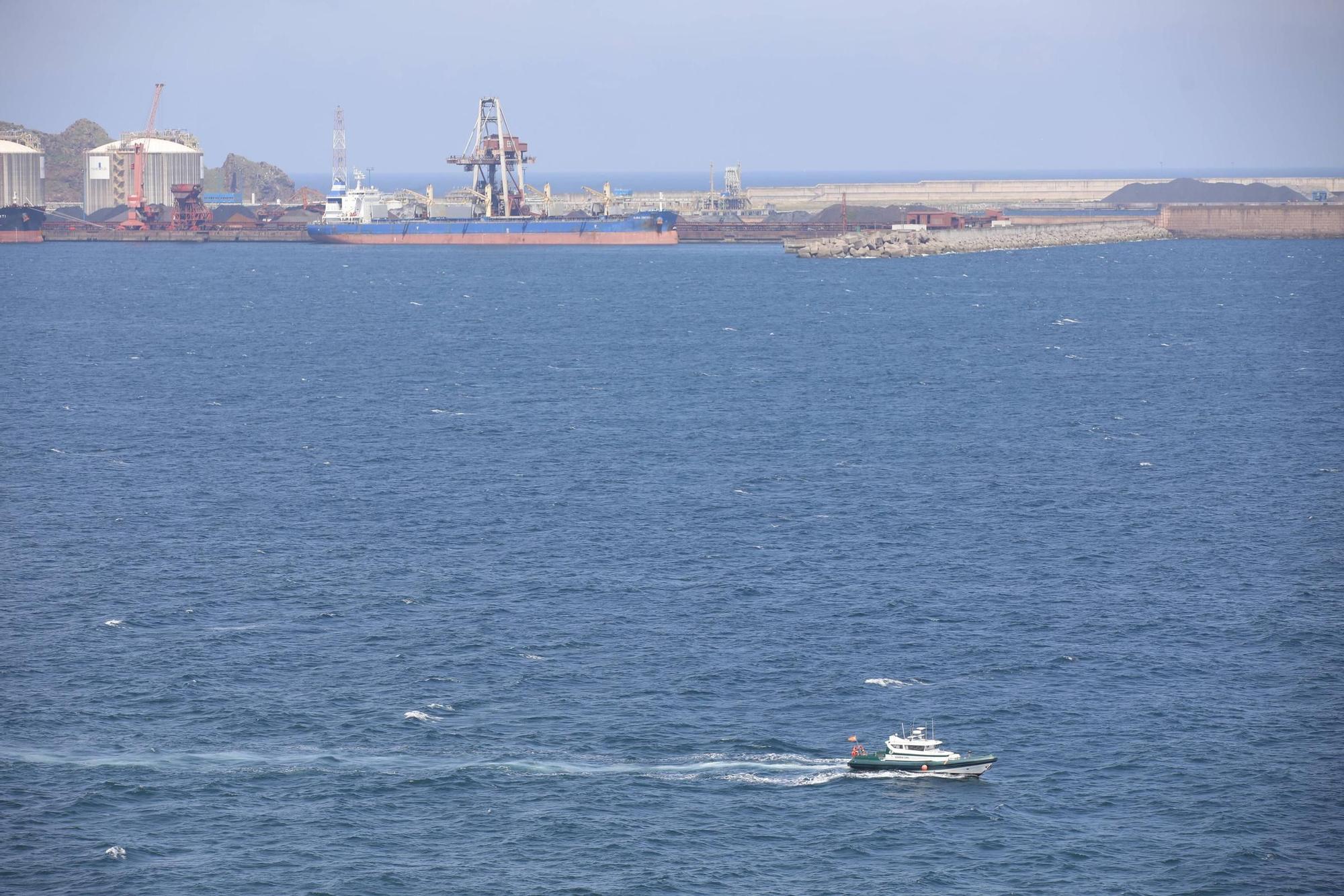 En imágenes: Así fueron las labores de desactivación de tres obuses en la costa de Gijón