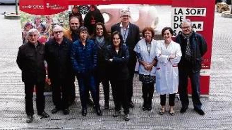 Els responsables del Banc de Sang i el Trueta i associacions de pacients en el tret de sortida a la marató.