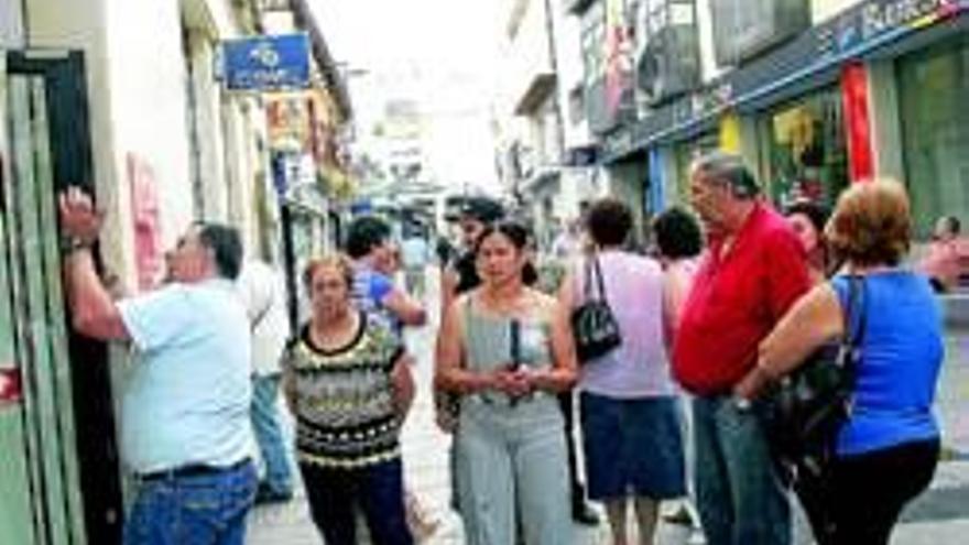 Sellan las puertas de una decena de bancos de la calle Santa Eulalia