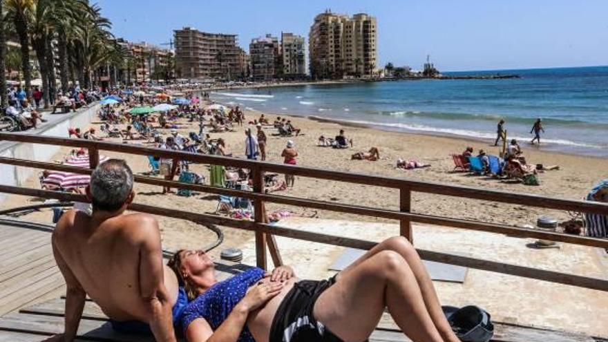 La Costa Blanca logra 78 banderas azules por la calidad de sus puertos y playas