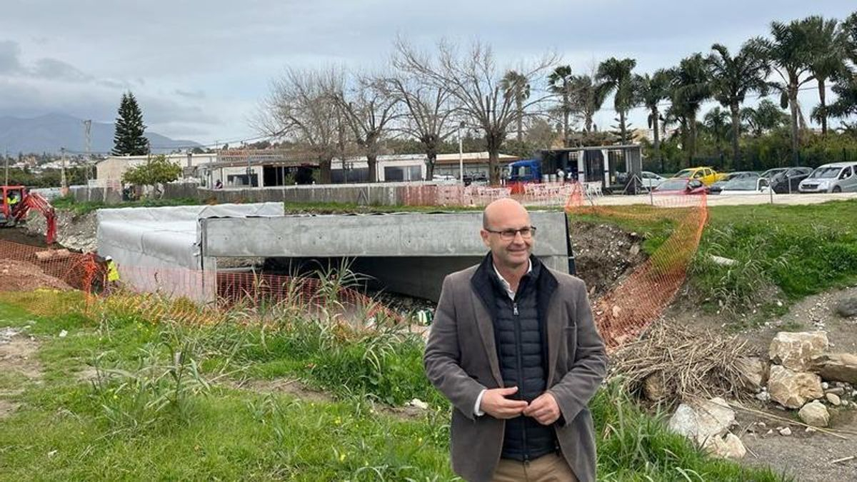 Mijas está instalando un enorme marco de pluviales en el camino de Campanales.