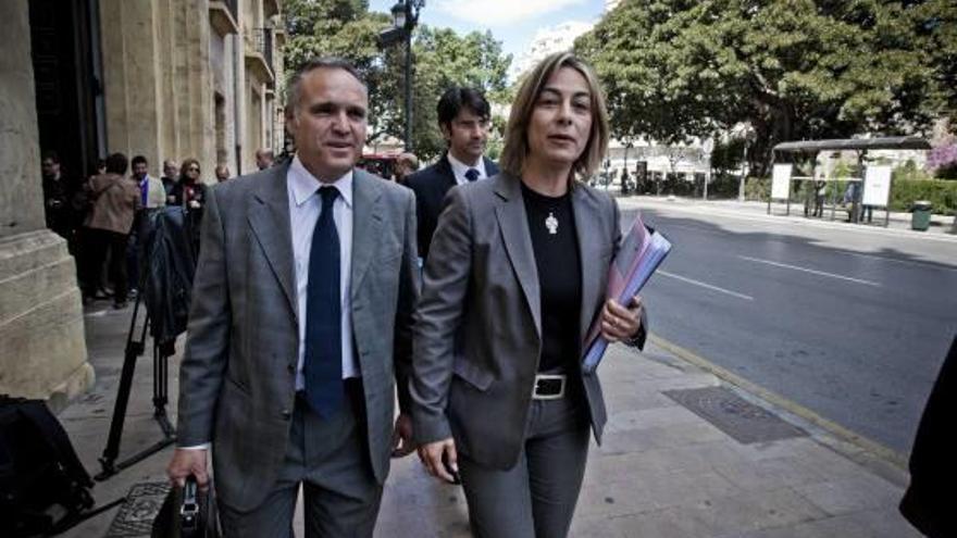 Sonia Castedo junto a Martínez Albert en una de sus declaraciones ante el TSJ por el PGOU.