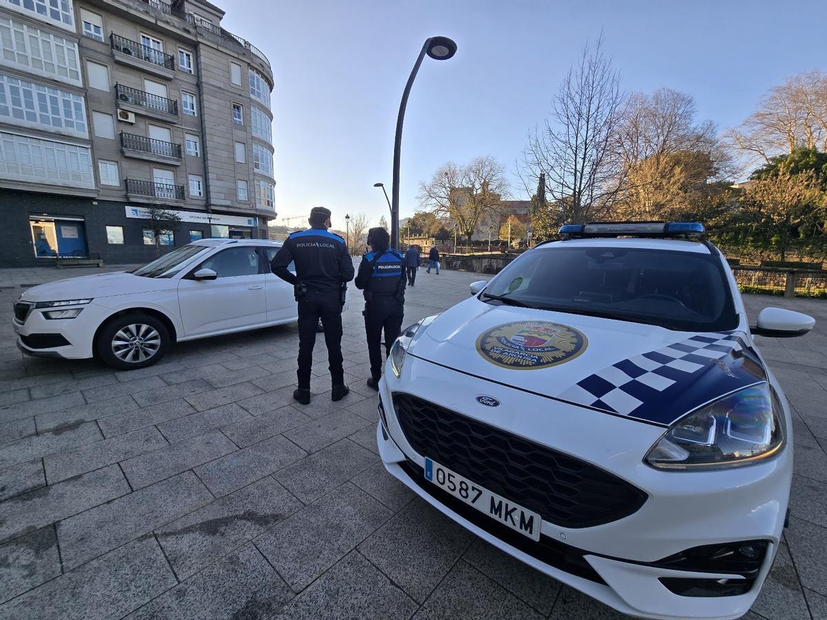 Una dotación de la Policía Local de Vilagarcía.