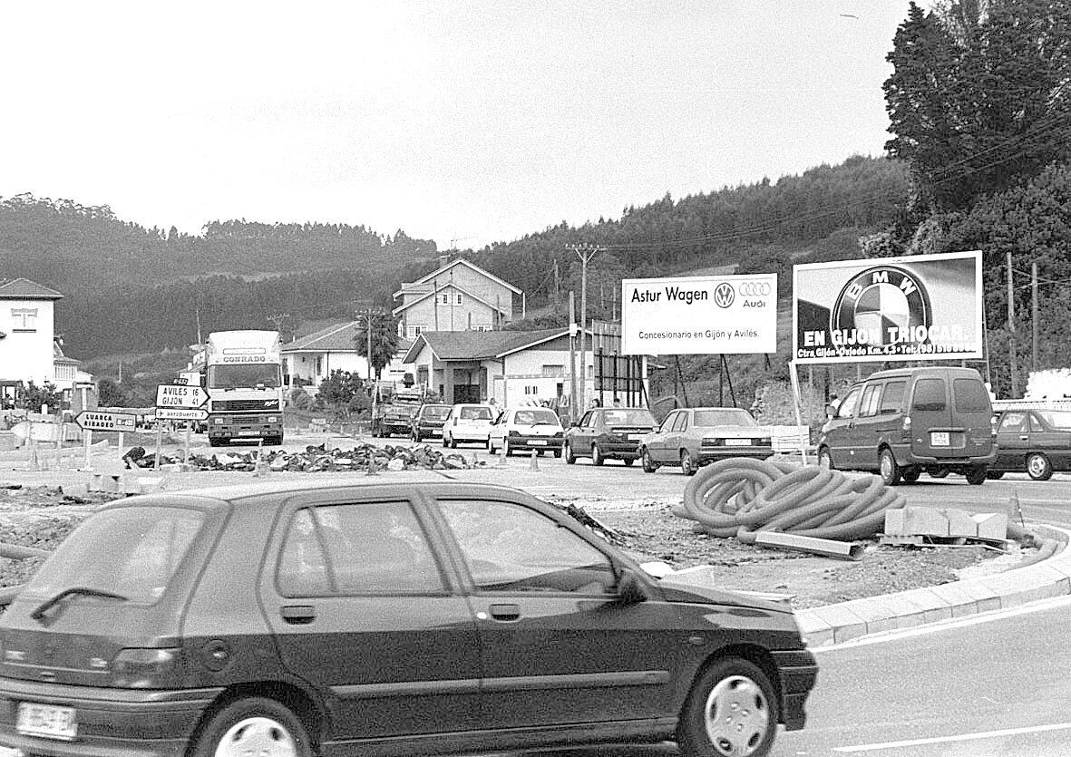 Año 1998: Retenciones de tráfico en Soto del Barco, apodado "El semáforo del Cantábrico", porque obligaba a parar a todos los coches