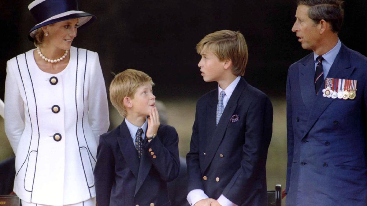 El Príncipe y la Princesa de Gales con los príncipes William y Harry