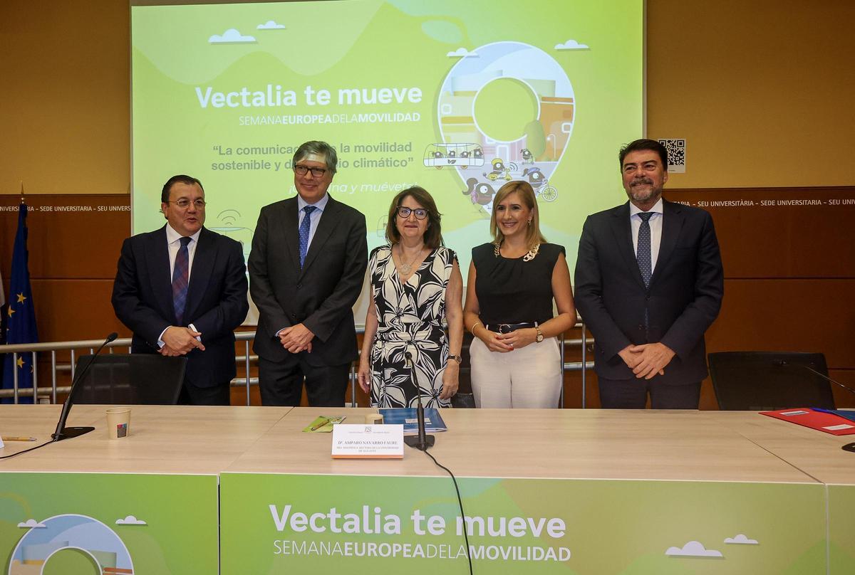 Antonio Arias, CEO de Vectalia; Javier Díez, director general de Aguas de Alicante; Amparo Navarro, rectora de la UA; Salomé Pradas, consellera de Medio Ambiente; y Luis Barcala, alcalde de Alicante.
