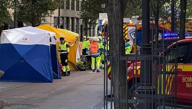 Todas las imágenes del derrumbe de un edificio en la calle de las Hileras, en el barrio de Ópera en Madrid
