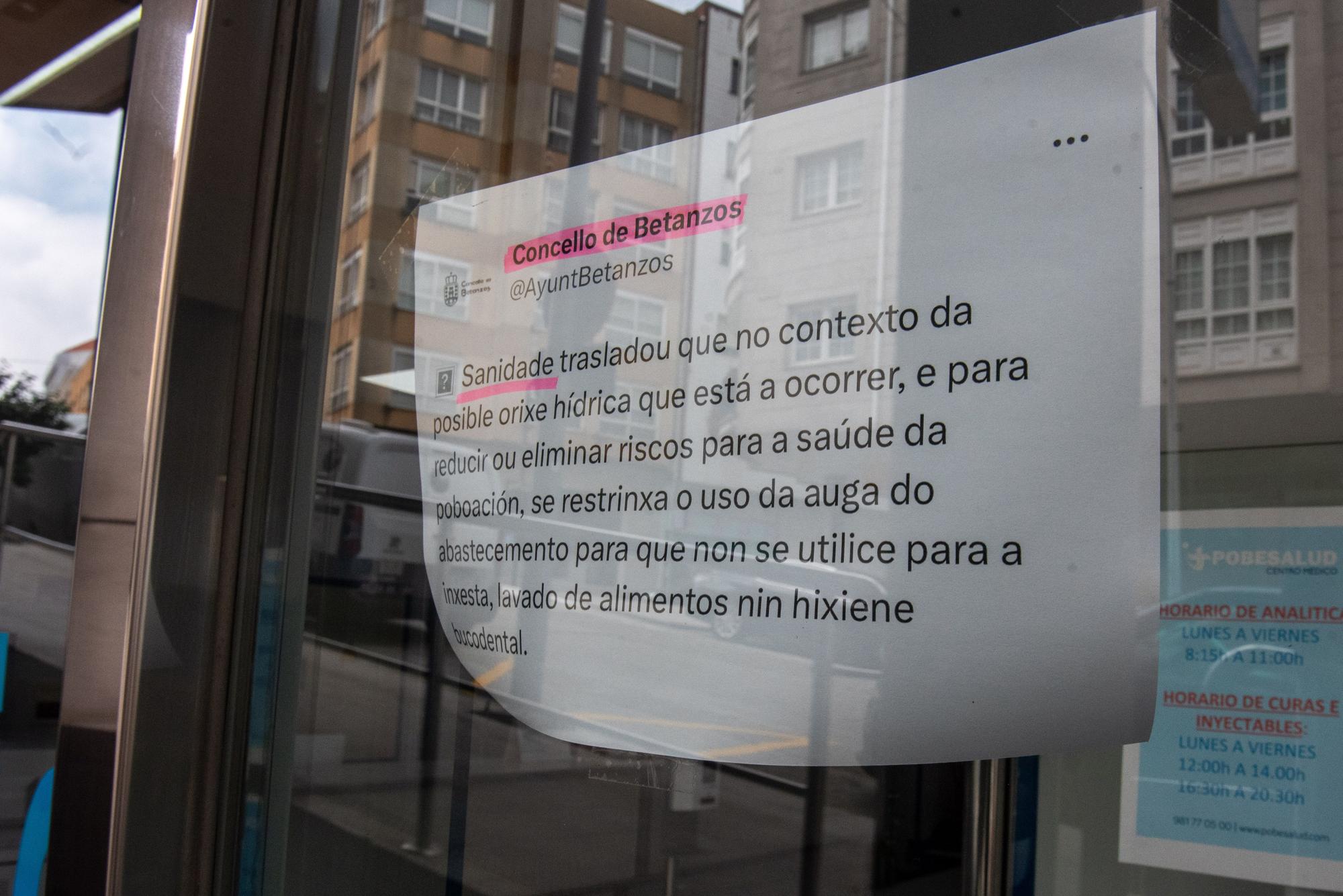 Betanzos fleta cisternas y reparte garrafas ante las restricciones de agua por la gastroenteritis