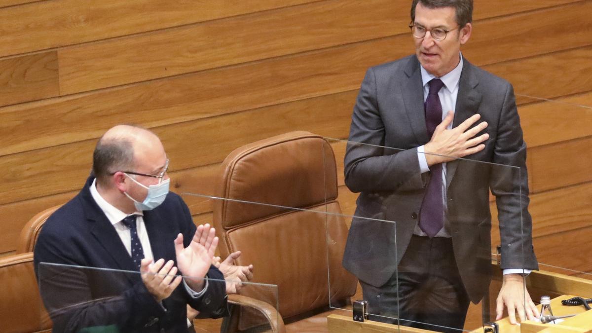Feijóo es elegido senador por Galicia pero tendrá que esperar a junio para su primer cara a cara con Sánchez.