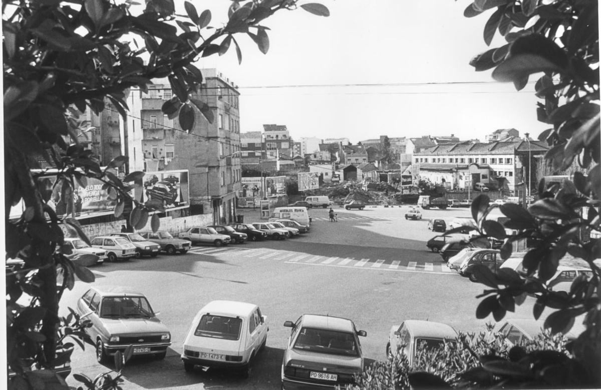Vista del cruce de las calles Jenaro de la Fuente y Aragón, en marzo de 1990 Vista del cruce de las calles Jenaro de la Fuente y Aragón, en marzo de 1990