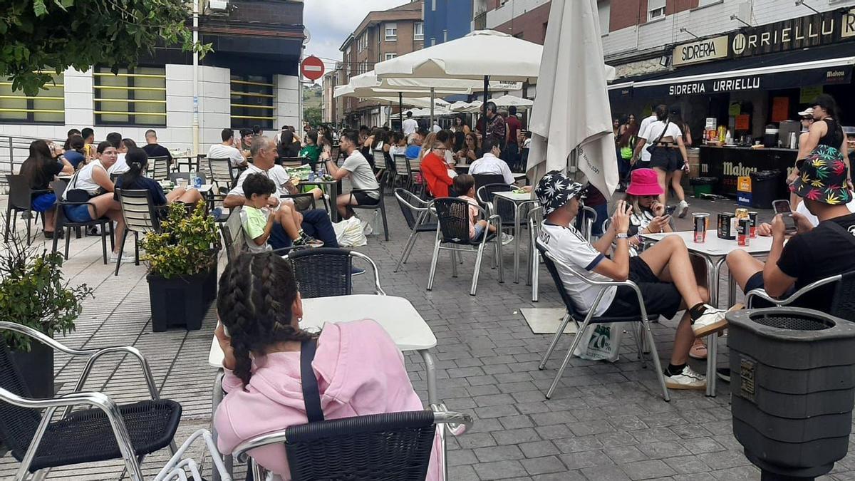 Terrazas hosteleras en Lugo de Llanera, en una pasada edición del festival.