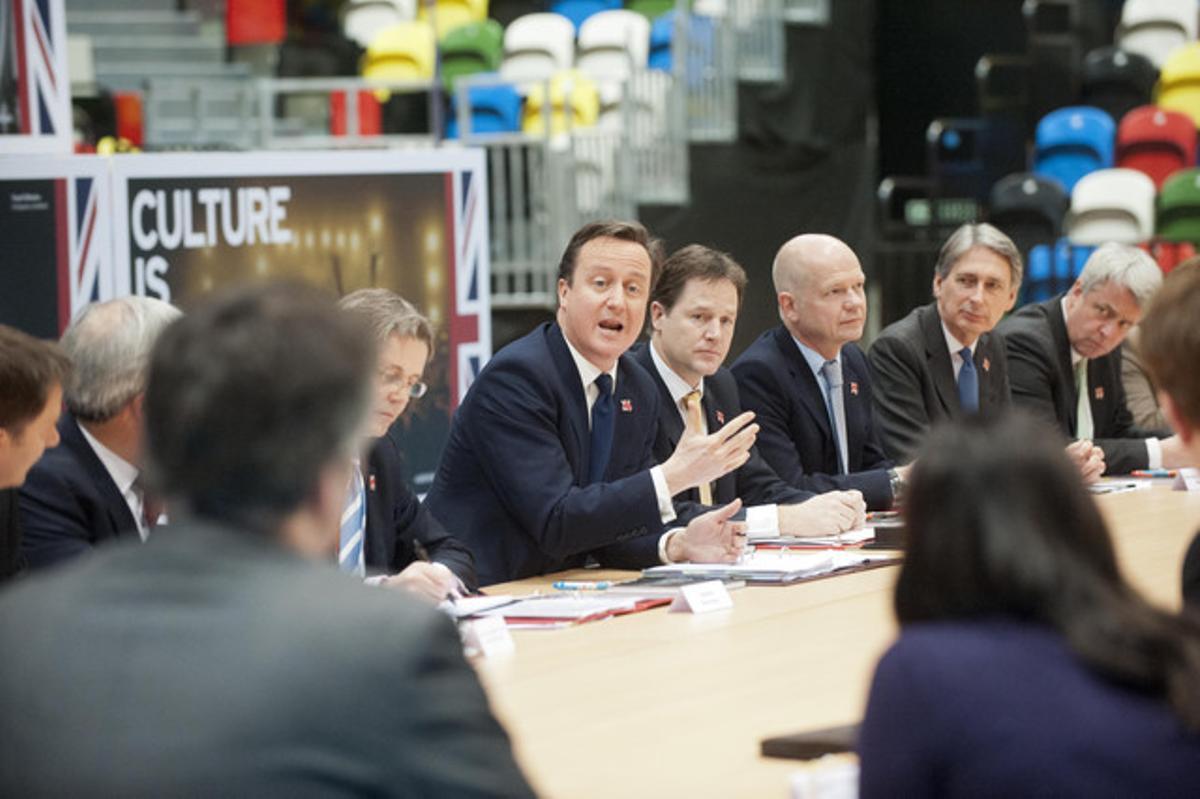 El primer ministro británico, David Cameron, en el centro, con su Gabinete.