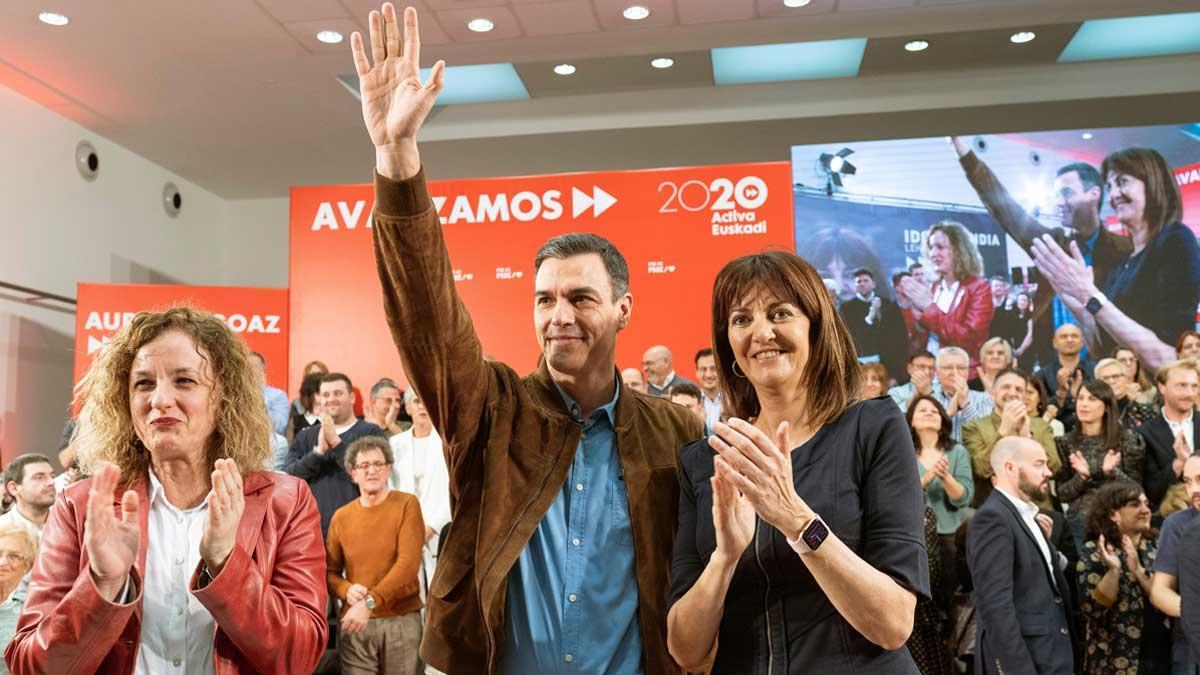 Pedro Sánchez, con la candidata socialista a las elecciones vascas, Idoia Mendia