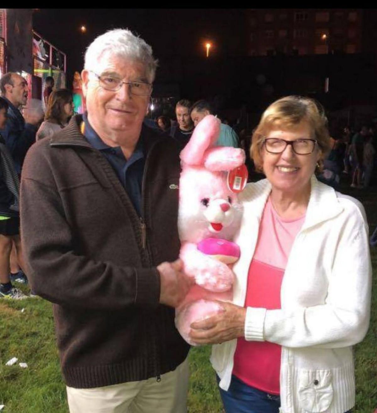 Ismael López, «Mael», junto a su mujer, Magdalena Eiró, en las fiestas de Montevil. 