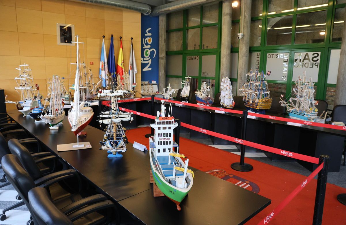 Exposición de maquetas navales de Suso Iglesias en el salón de plenos del Concello de Nigrán. 19 junio 2025. Alba Villar