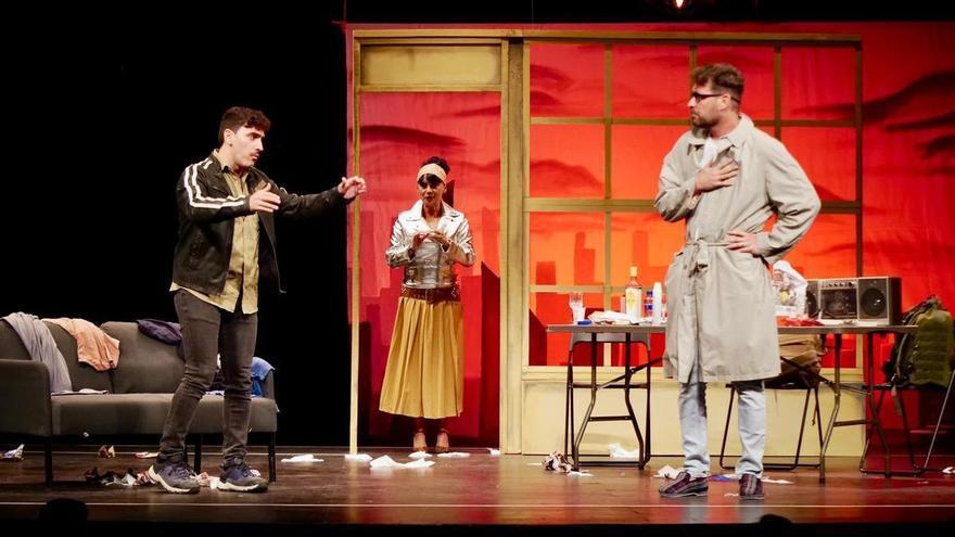 La obra "Survival" arranca la carcajada en Oviedo a golpe de comedia y distopía