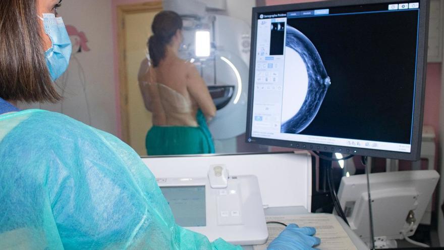 La Junta de Andalucía bajará la edad del cribado del cáncer de mama