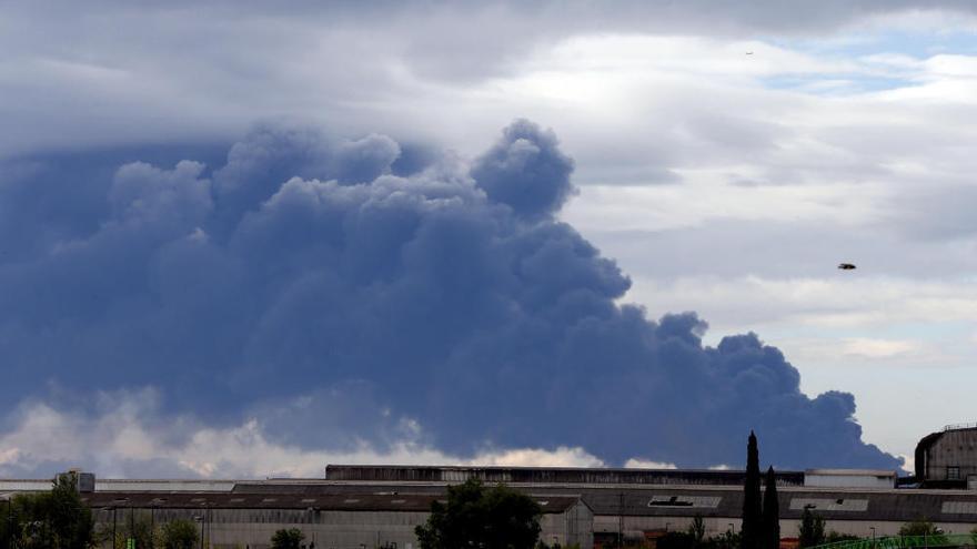 Incendio en un cementerio de neumáticos de Seseña