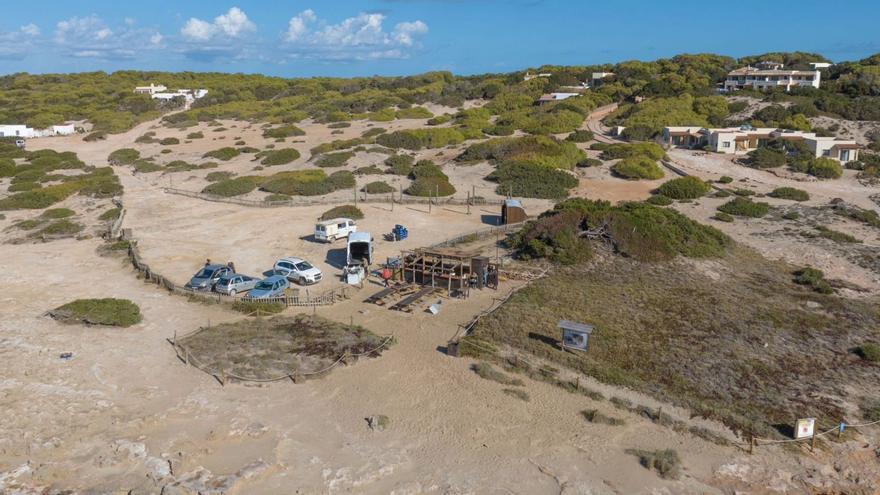 Las empresas mejor valoradas para los quioscos de playa de Formentera plantarán batalla legal al Consell si renuncia al concurso