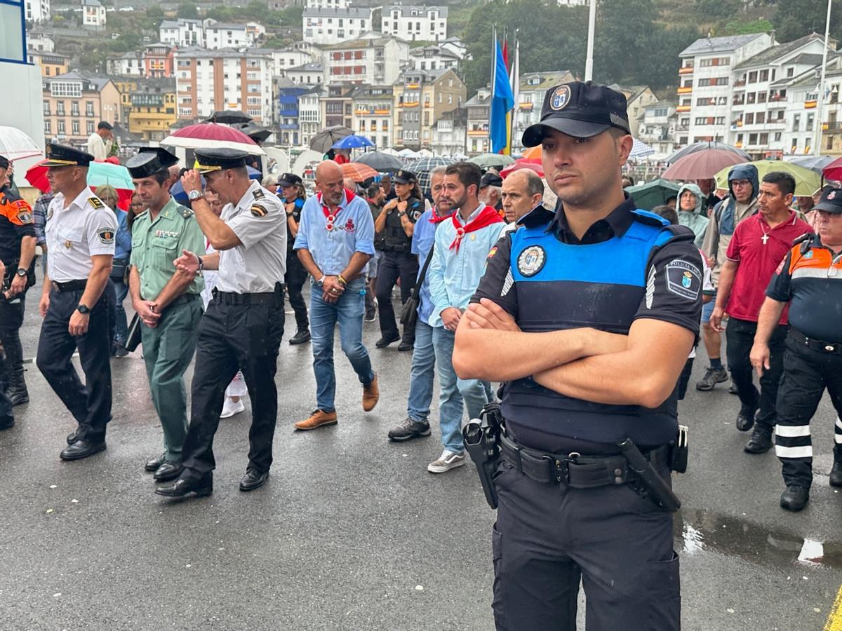 Las fiestas del Rosario de Luarca: emoción y alegría bajo la lluvia