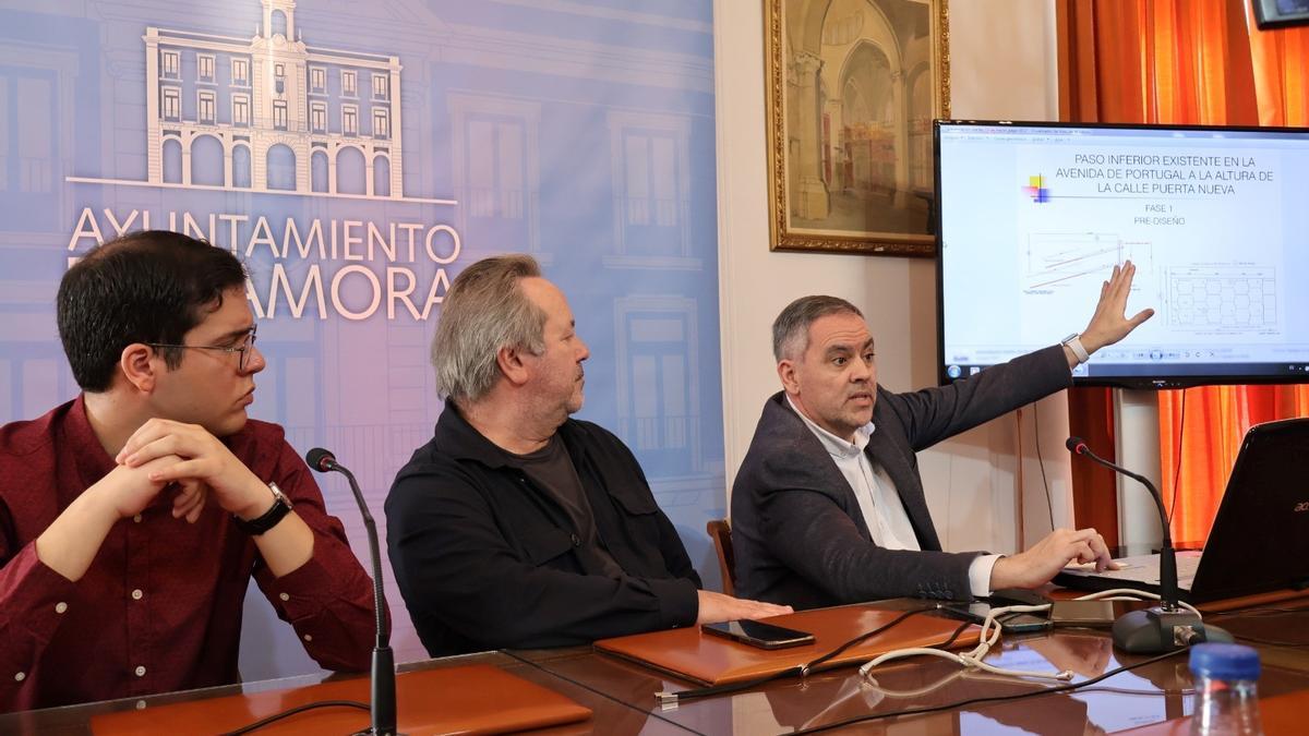 Pablo Novo, Francisco Guarido y Roberto Hidalgo explican el proyecto de Puerta Nueva