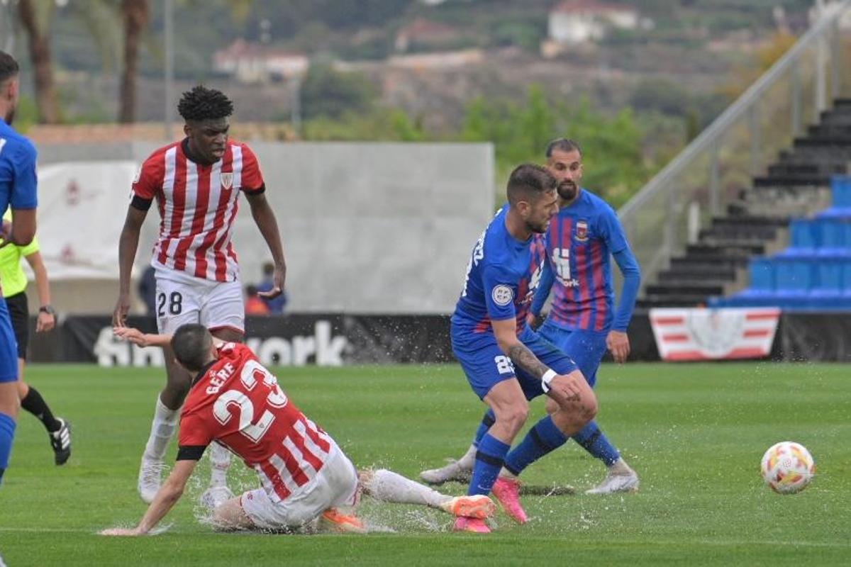 Instante del duelo entre Eldense y Bilbao Athletic