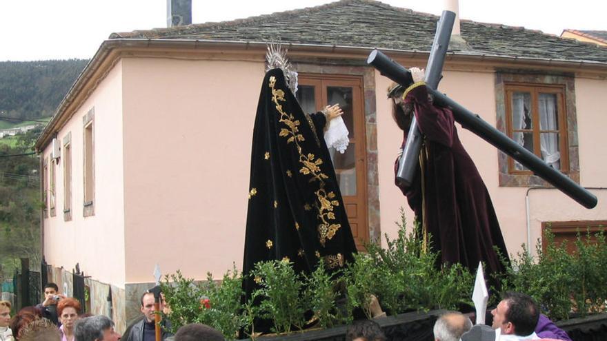 Encuentro en una edición anterior de la Semana Santa de Piantón.