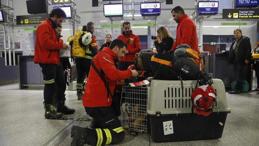 Bomberos del CPB Málaga cuando partieron para la zona afectada por los terremotos de Turquía