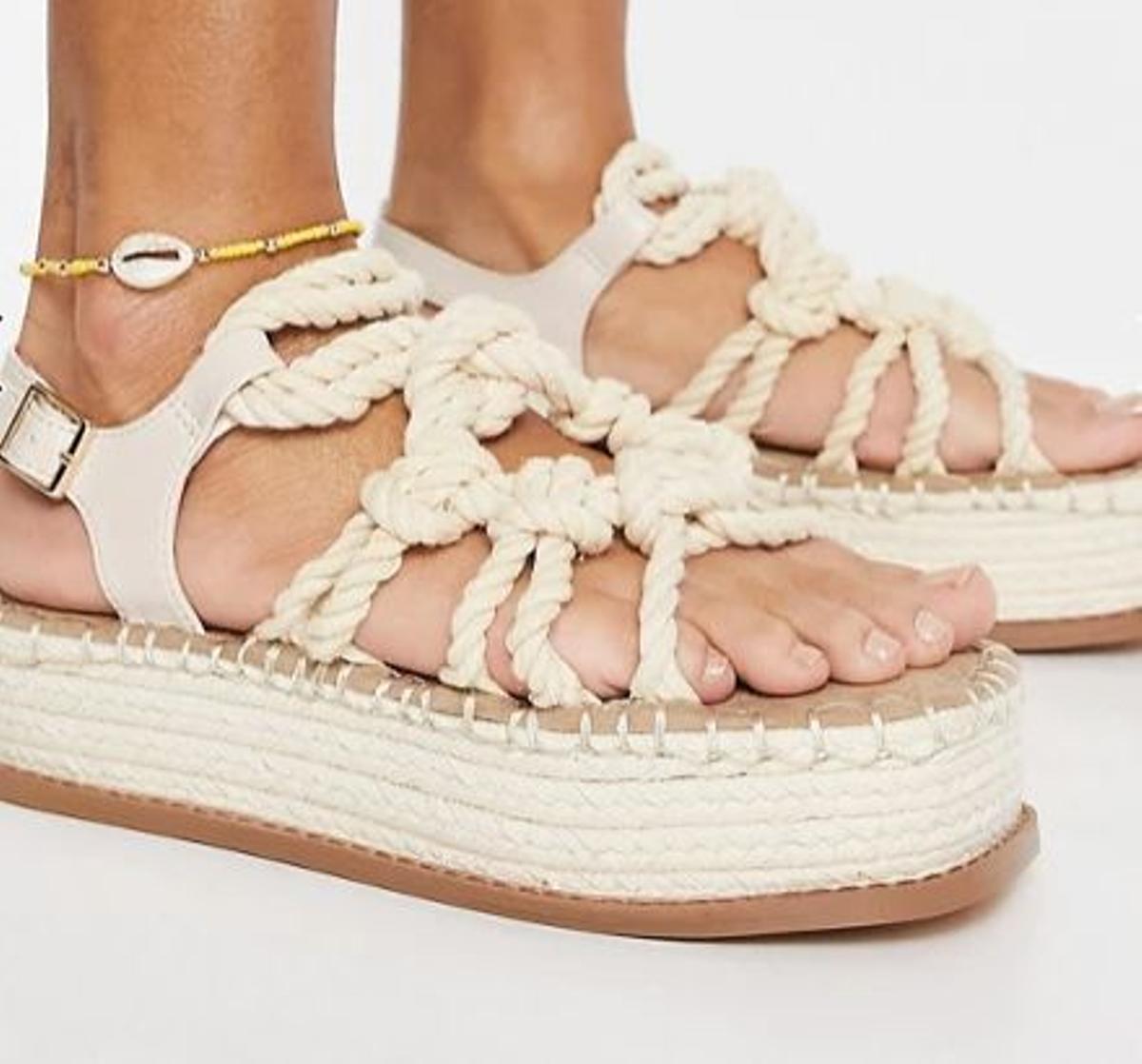 Sandalias blanco hueso con detalle de cuerda y plataforma plana Tape de ASOS DESIGN