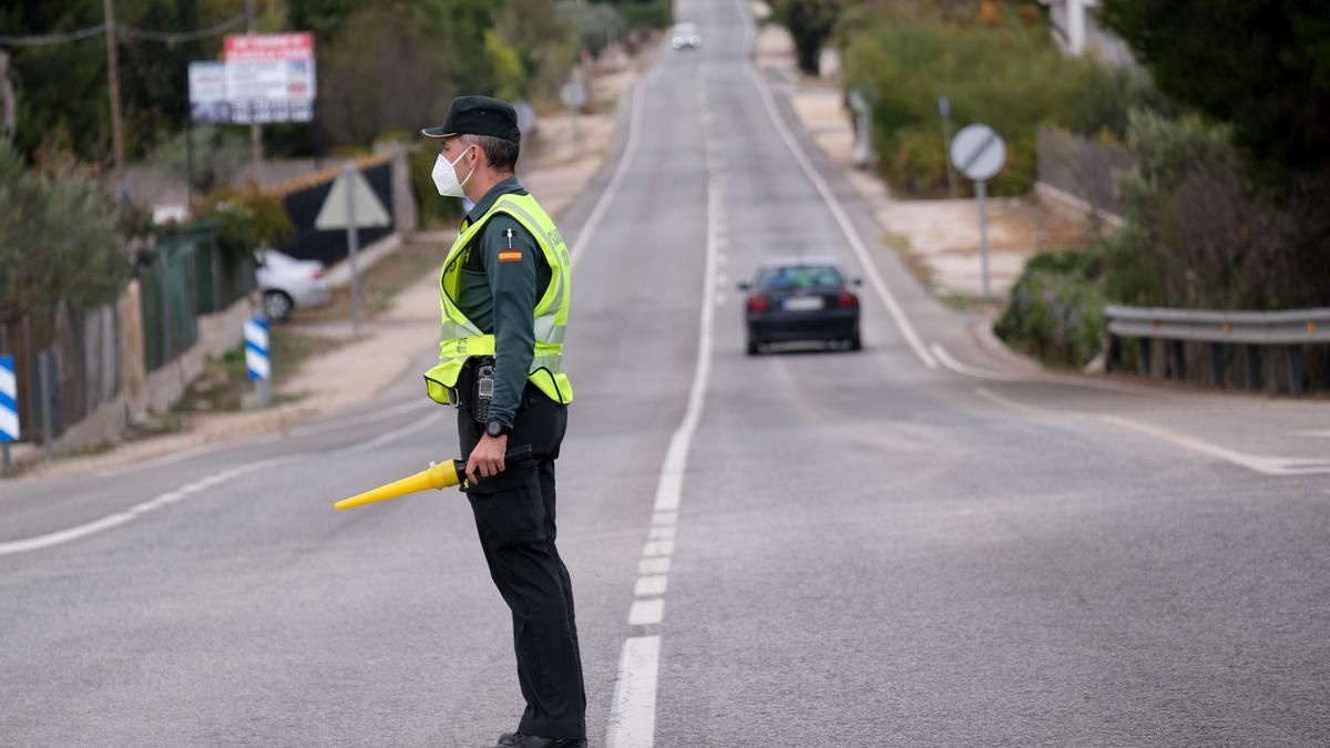 Un control de la Guardia Civil de Tráfico en una imagen de archivo.