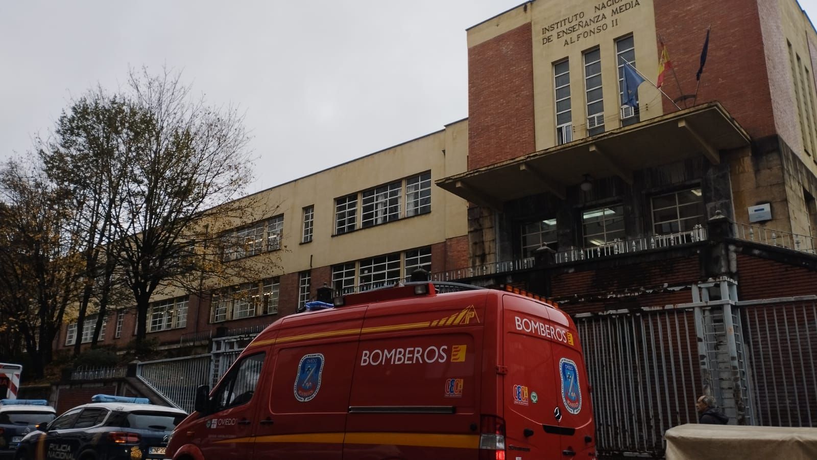 Gran despliegue de emergencia en el IES Alfonso II