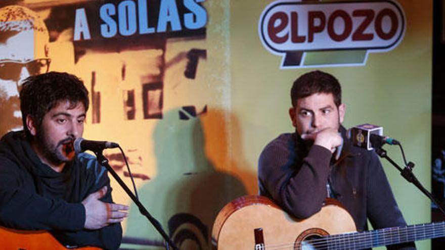 David (i) y José Muñoz en el Hard Rock Café de Madrid.