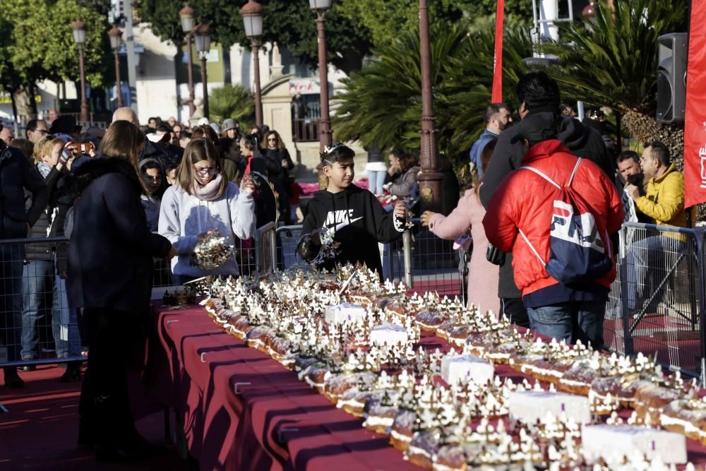 Los Reyes Magos llegan a Murcia repartiendo Roscón