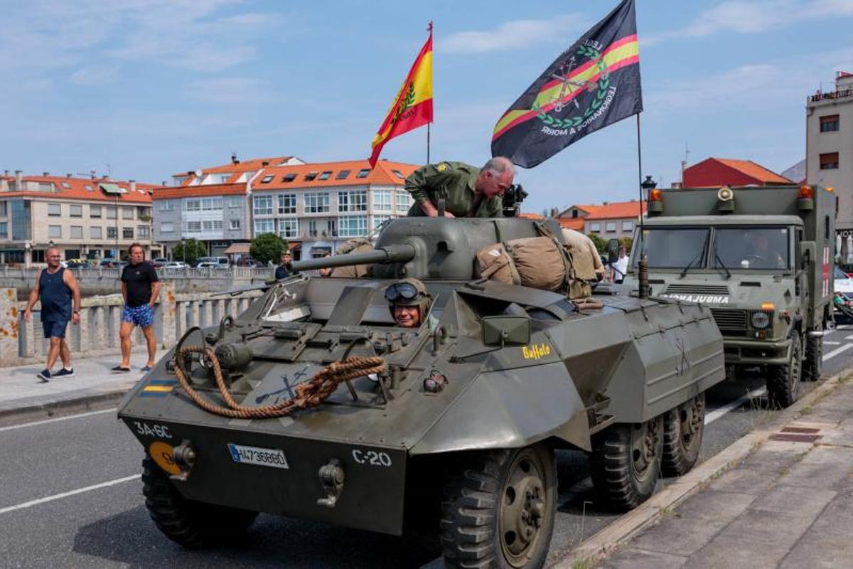 Vehículos militares que participaron en el Reencuentro de Legionarios de Galicia.