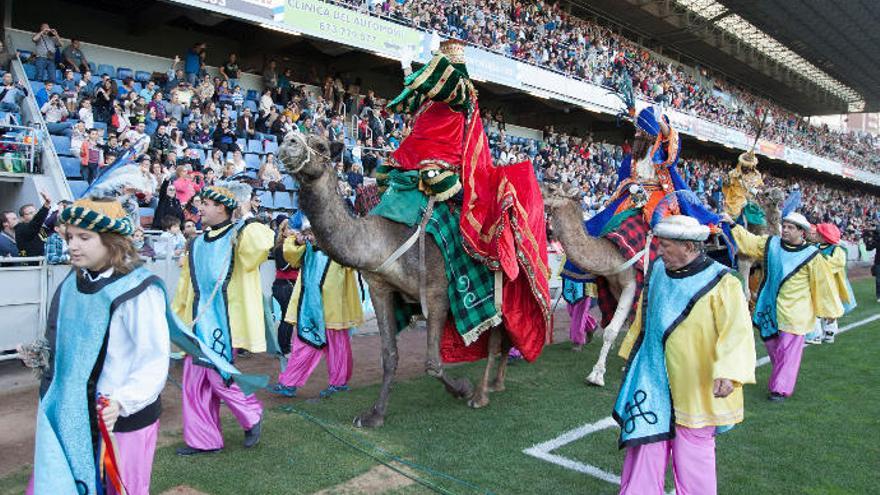 Llegada de los Reyes Magos al estadio Heliodoro Rodríguez López el pasado año.