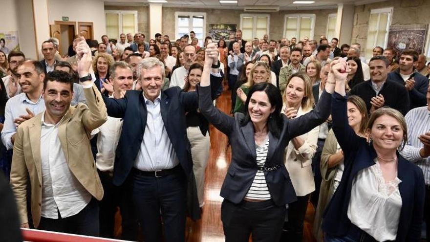 Rueda celebra los resultados con el comité provincial.