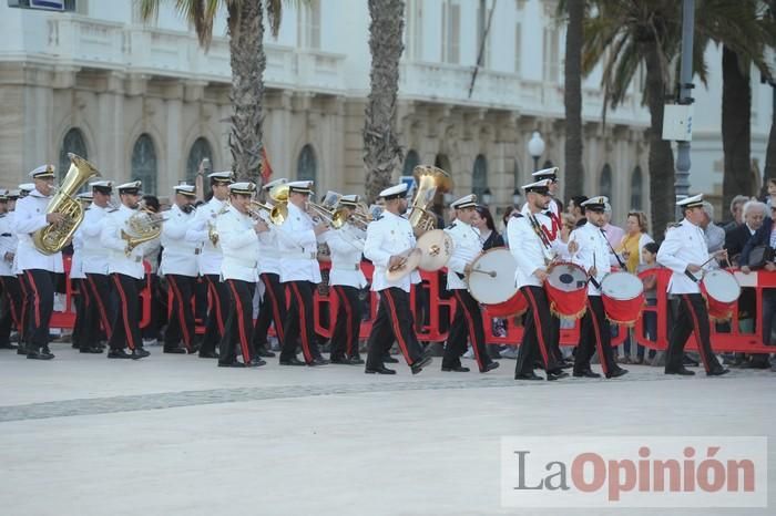 Arriado Solemne de Bandera en el puerto de Cartagena