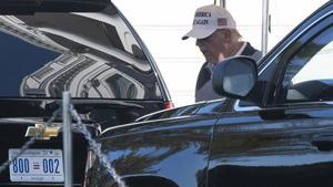 zentauroepp55808231 topshot   us president donald trump walks to his motorcade o201108202943