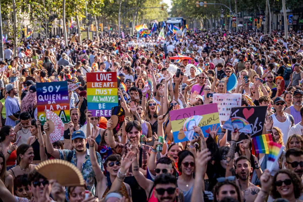 barcelona 20/07/2024 Barcelona. Manifestación del Pride 2024. Inicio en Plaça universitat hasta Arc de Triomf. AUTOR: JORDI OTIX