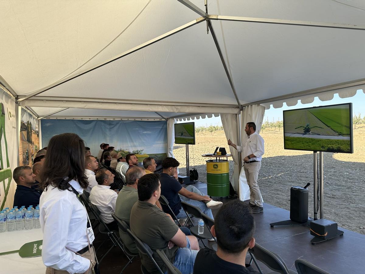 La precisión de la inteligencia artificial aplicada a la agricultura sorprendió a los asistentes.