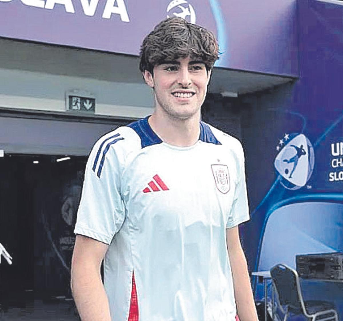 Javi Guerra, con la selección.