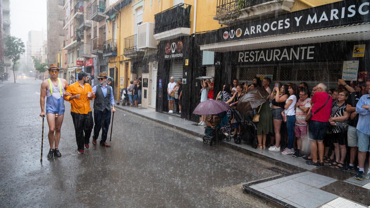 Desfile pasado por agua en el Grau de Castelló