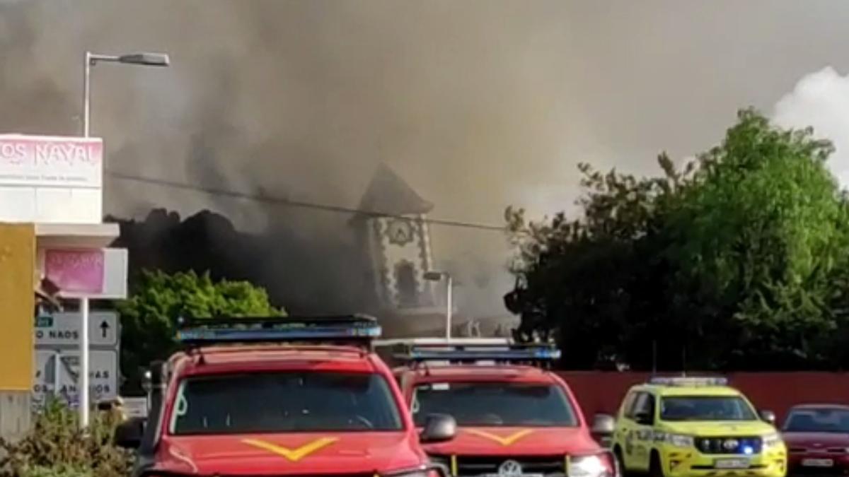 La lava derrumba el campanario de Todoque