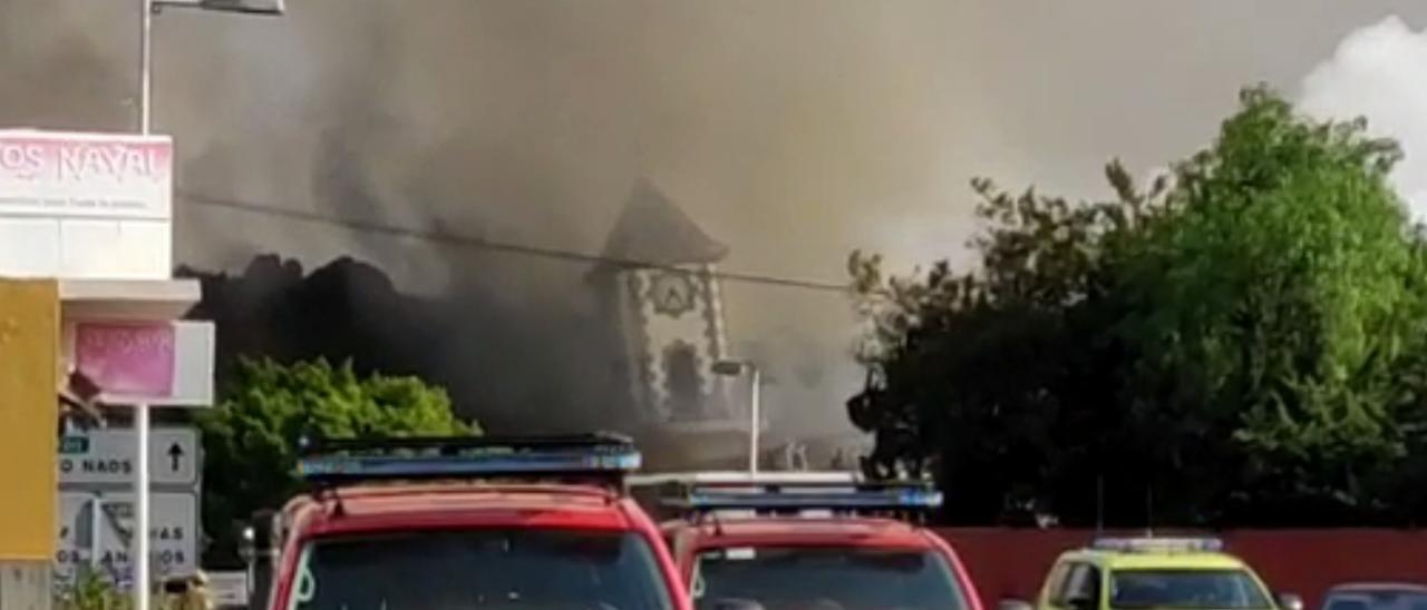 La lava derrumba el campanario de Todoque